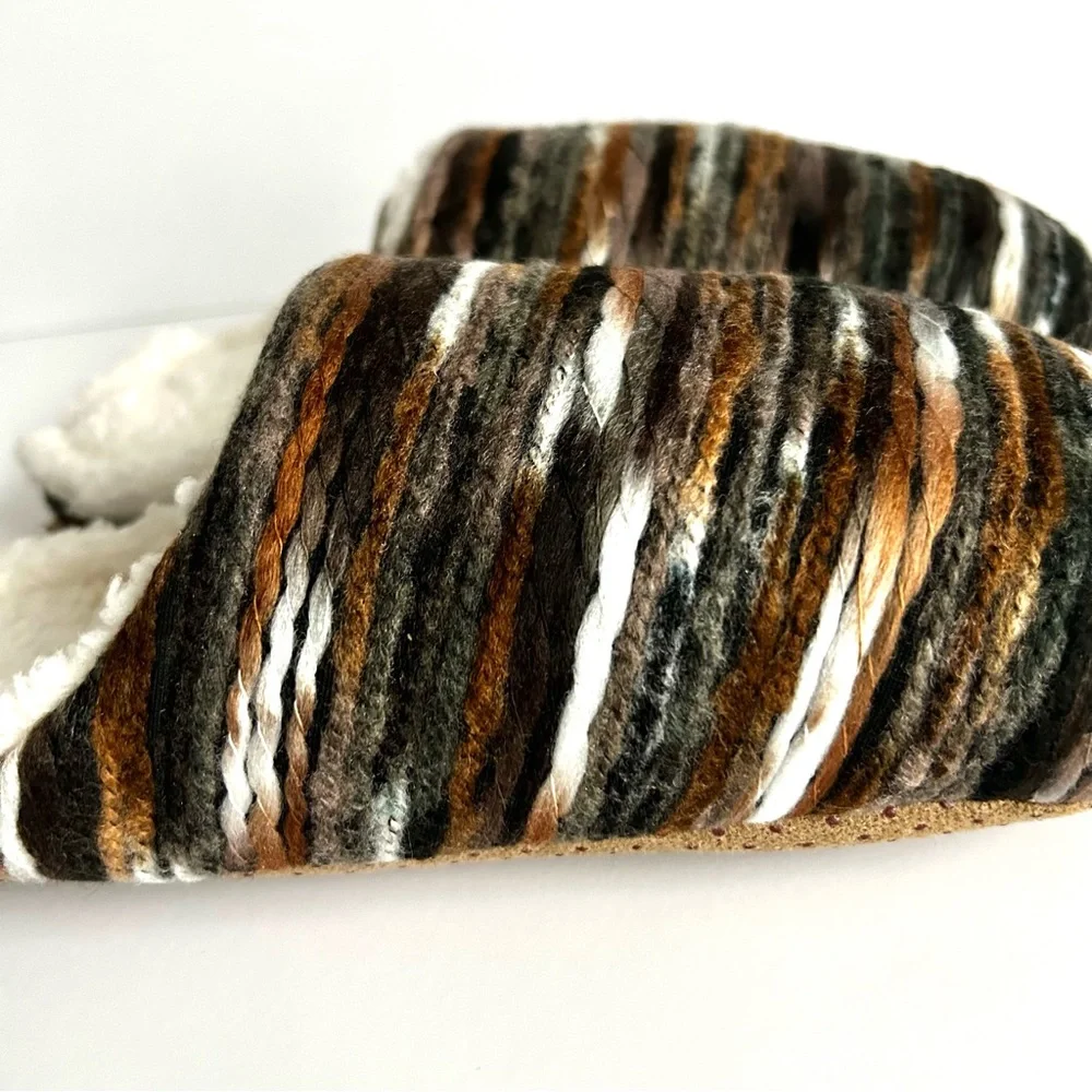 🌸Hand Woven Comfy & Cozy Sherpa Lined Slippers. Brown/Black/Multi. XL 8–… - Picture 2 of 5
